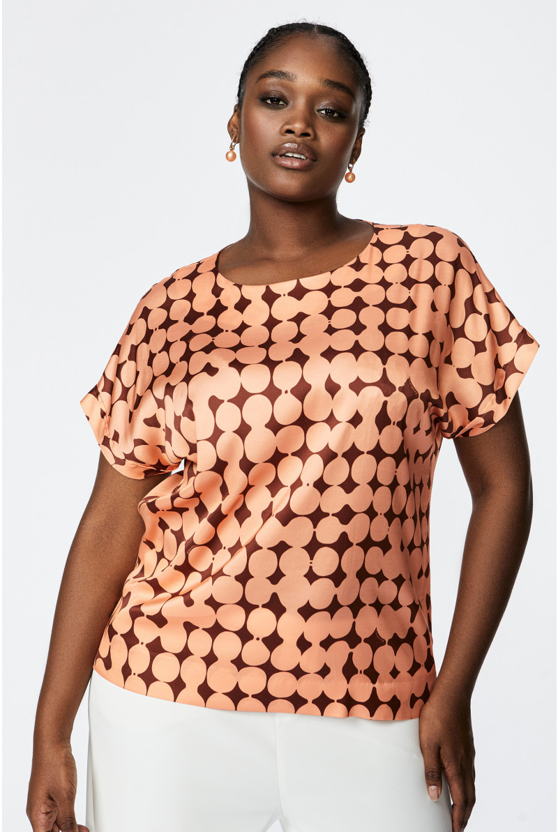 Blouse with in-house dot print