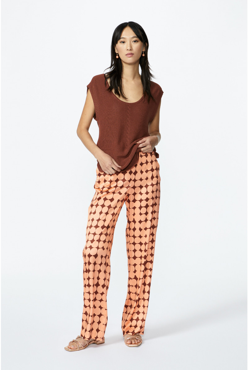 Trousers with in-house dot print