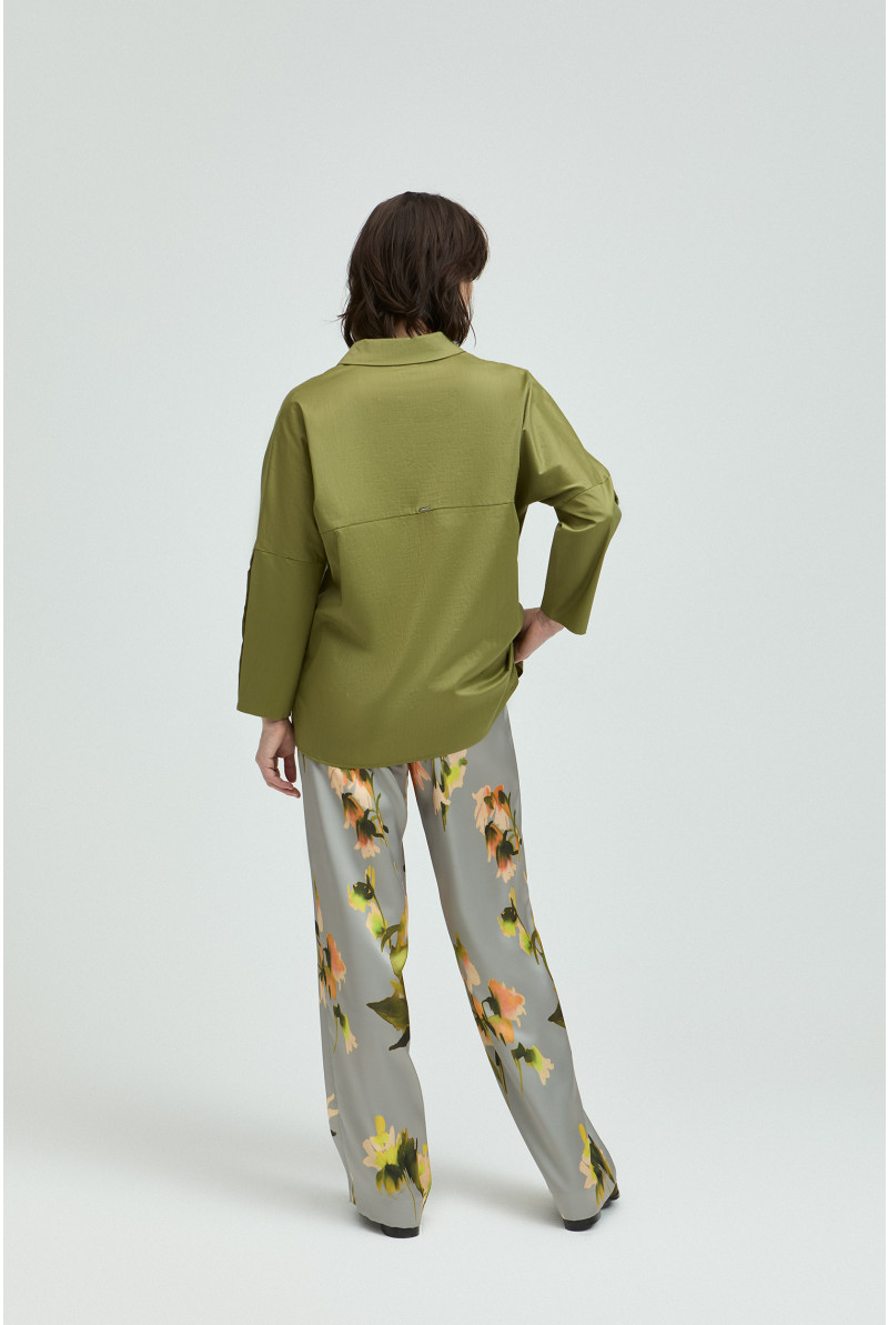 Pantalon à l'aspect satiné