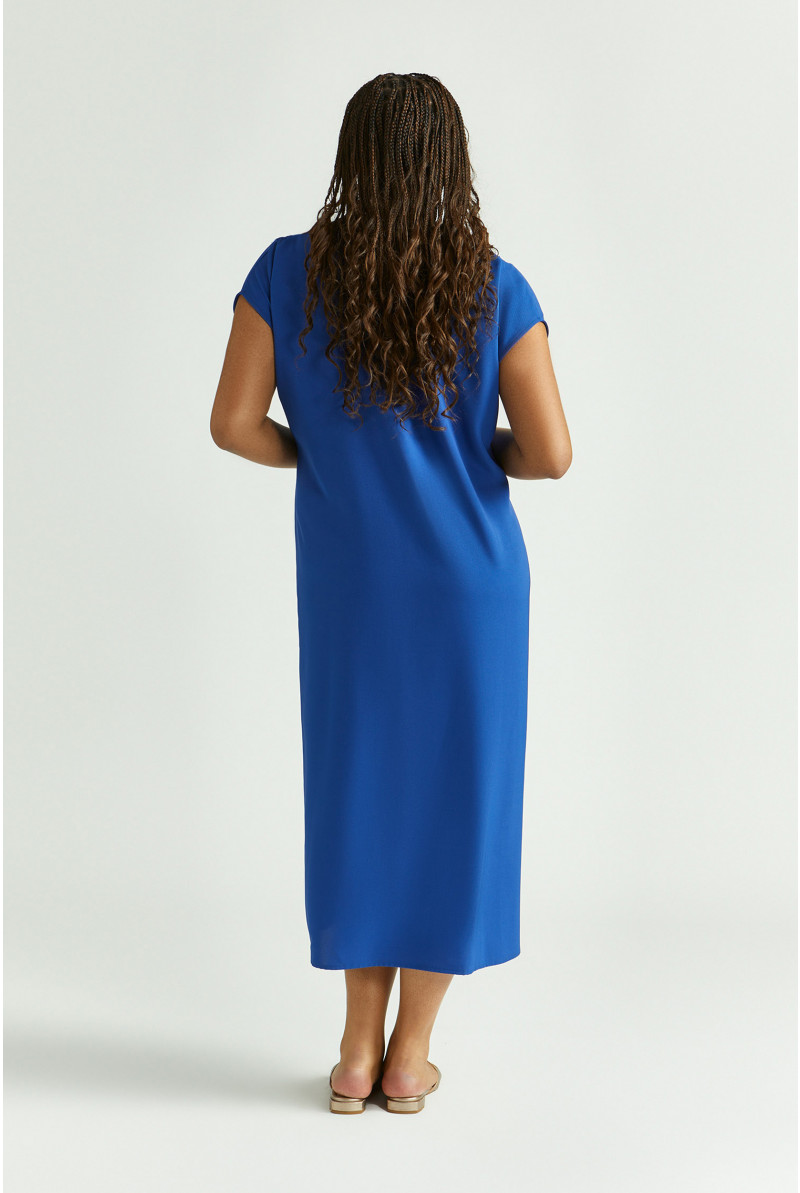 Robe élégante avec détail plissé