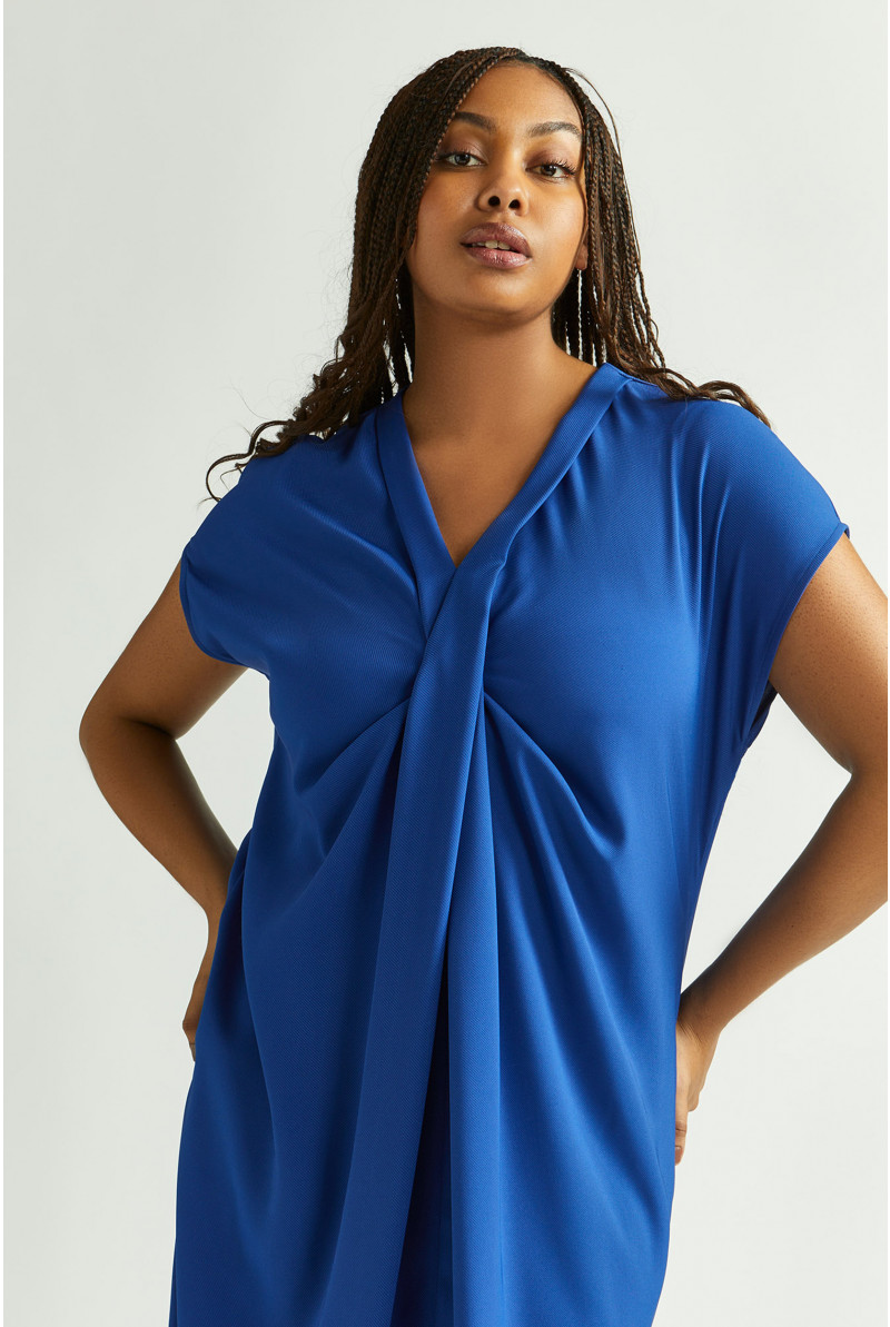 Robe élégante avec détail plissé