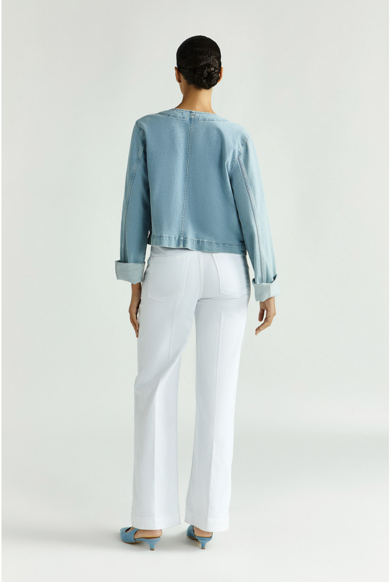 Kurze Jeansjacke mit Knöpfen