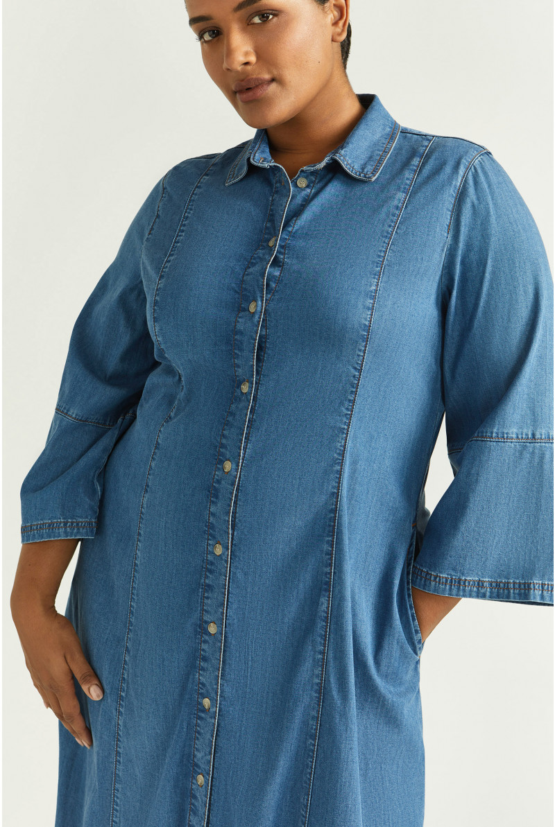 Langes Jeanskleid