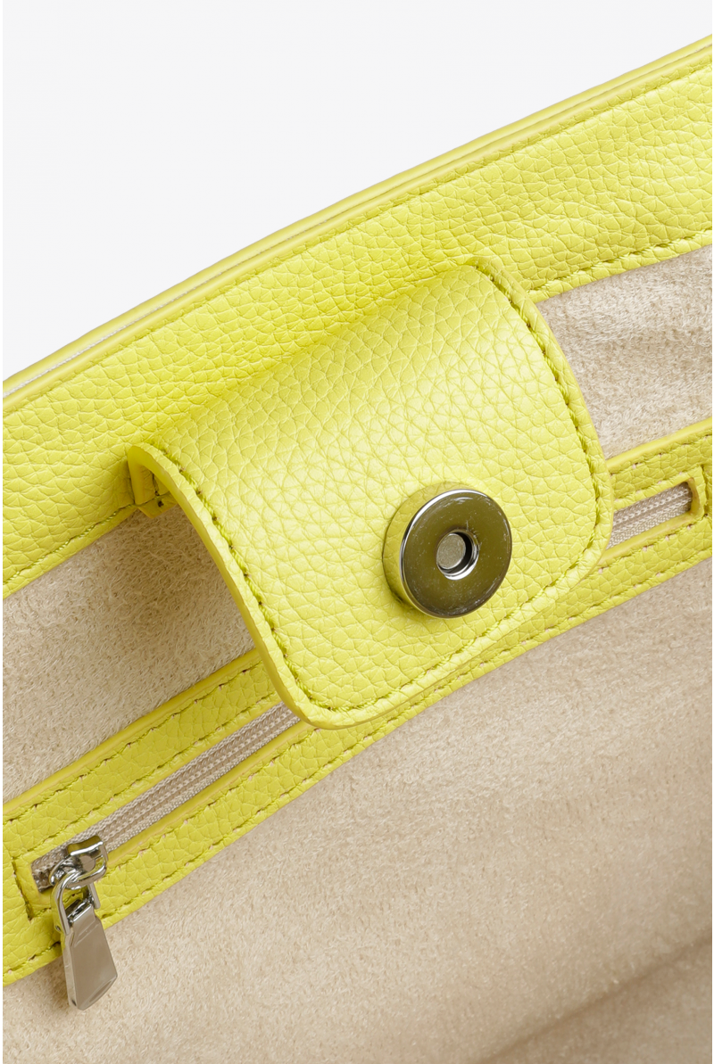 Elegant bag with linen texture