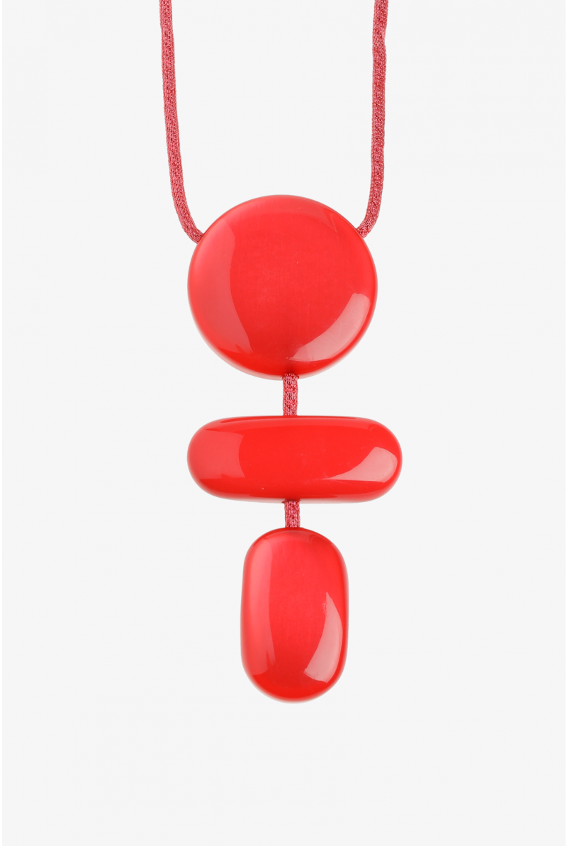 Necklace with a three-piece pendant