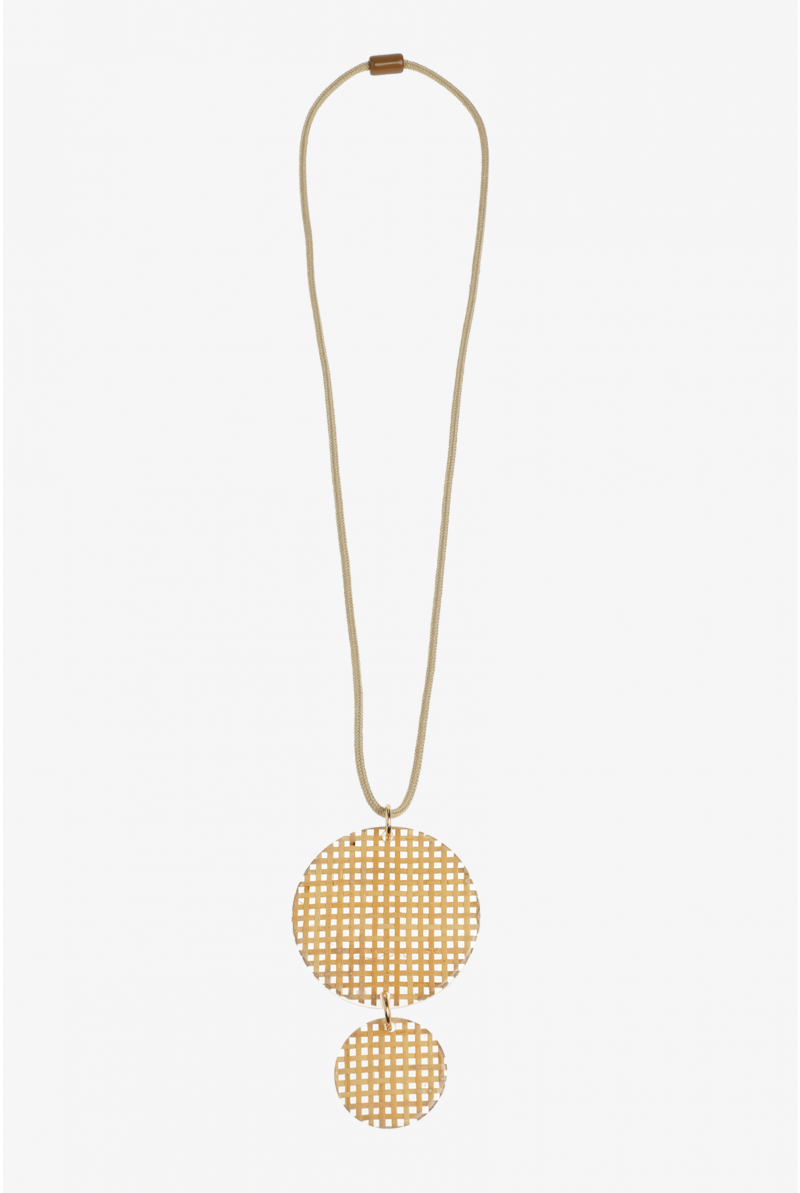 Necklace with an eye-catching pendant