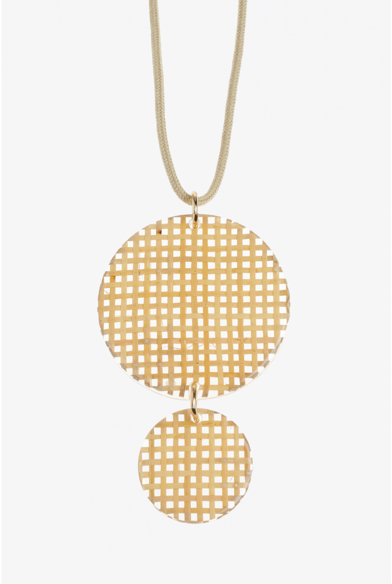Necklace with an eye-catching pendant