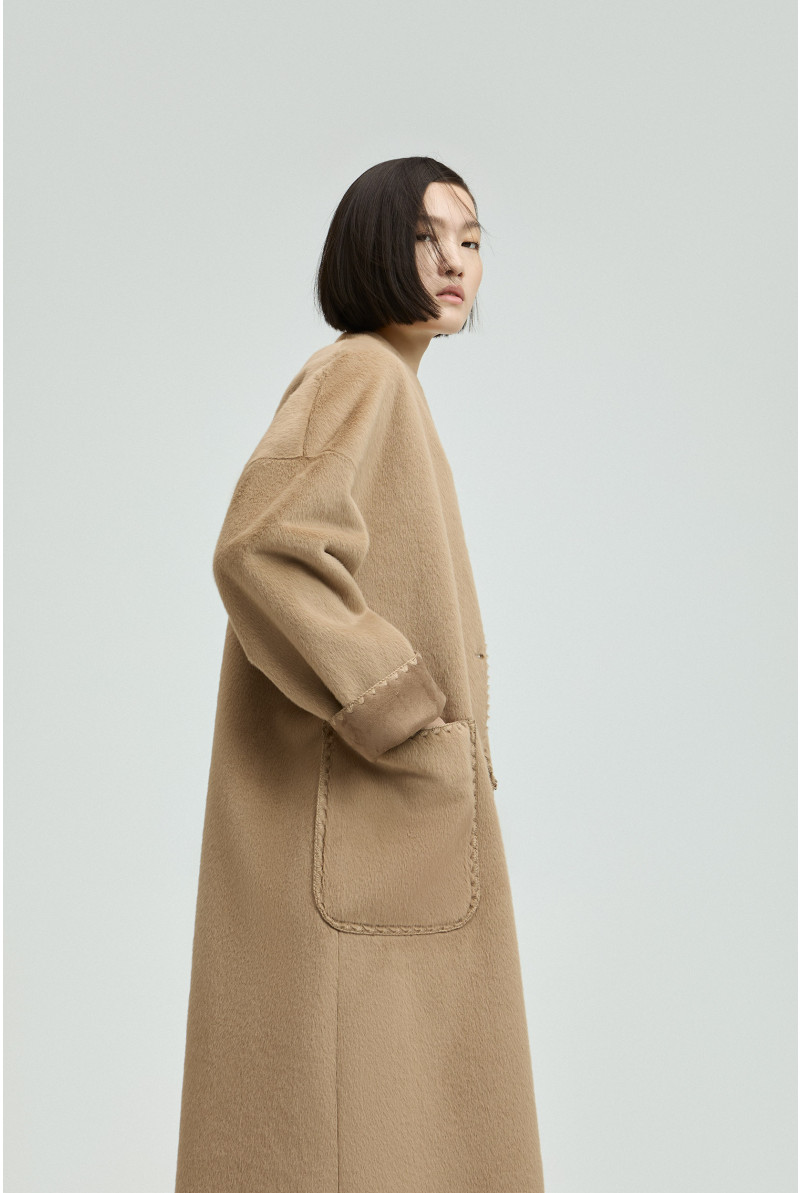Long fashionable coat