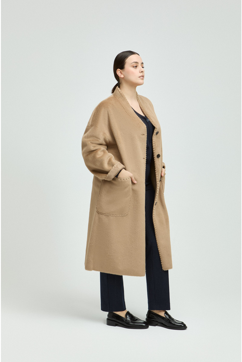 Long fashionable coat