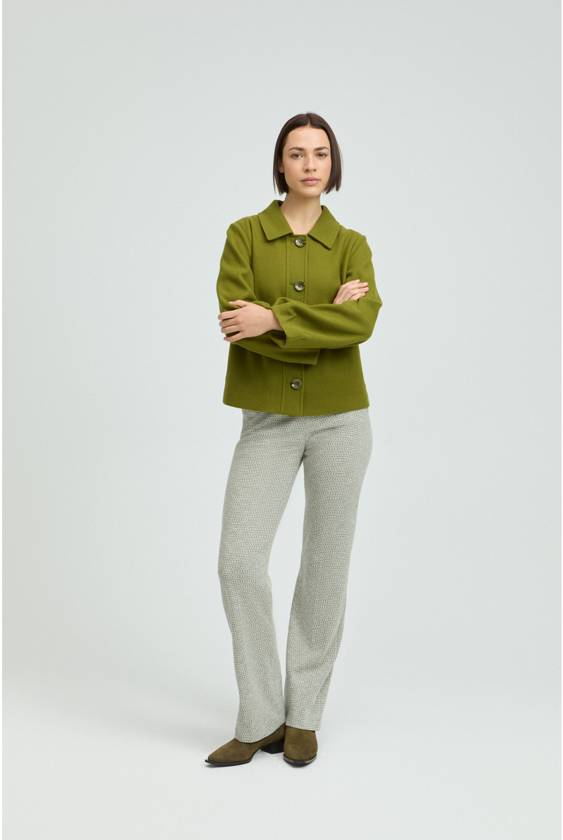 Short jacket with buttons
