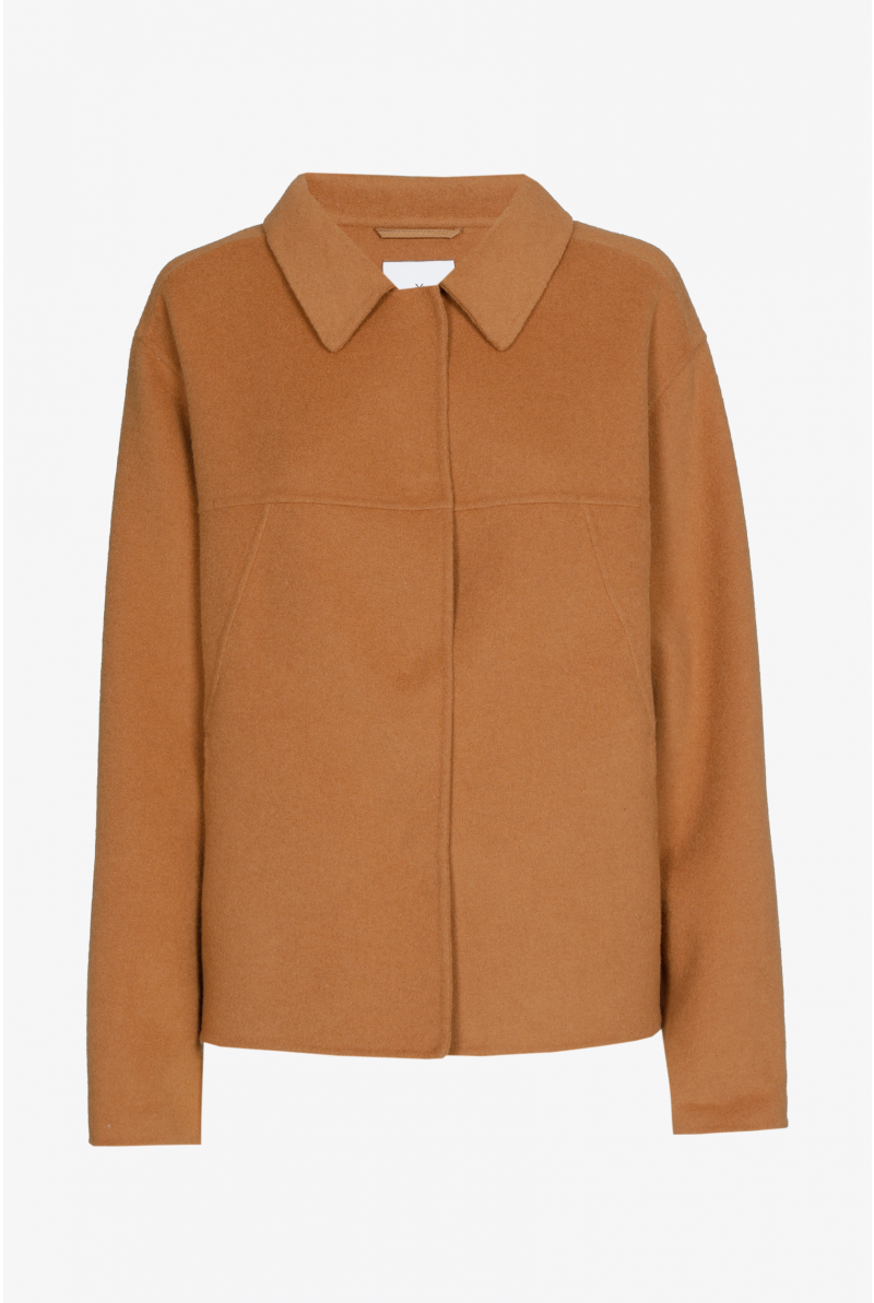 Oversized jacket with shirt collar