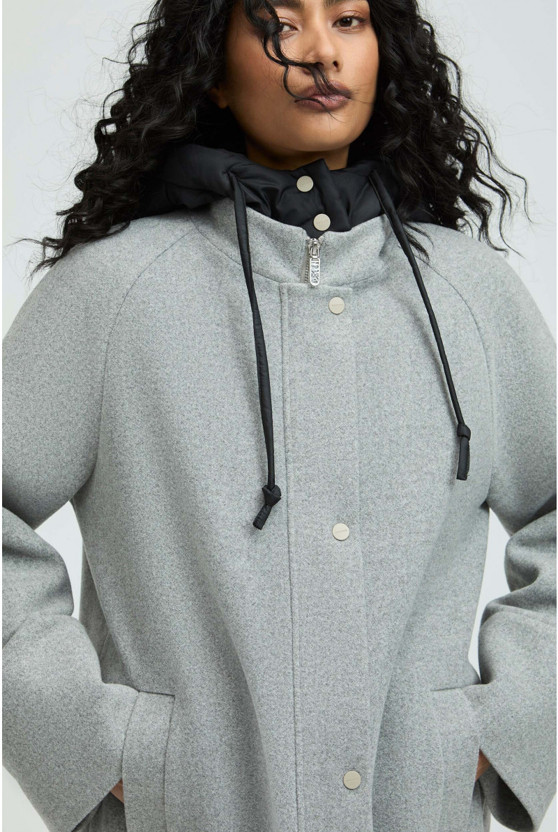 Mid-length coat 