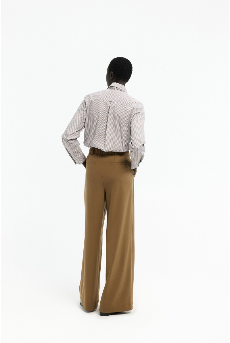 Wide-leg pleated trousers