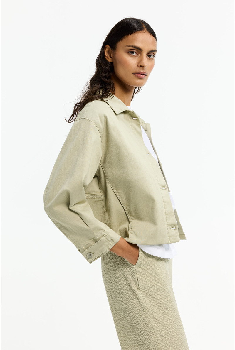 Contemporary jacket with buttons