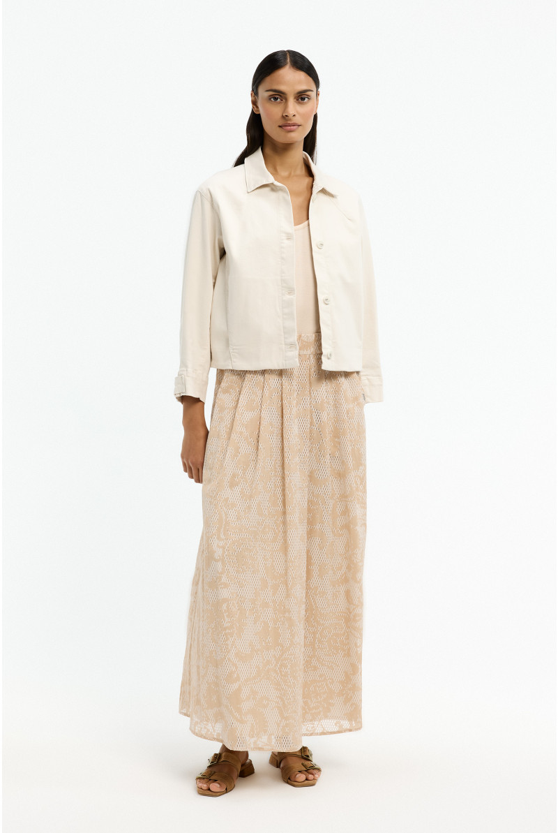 Veste contemporaine avec boutons