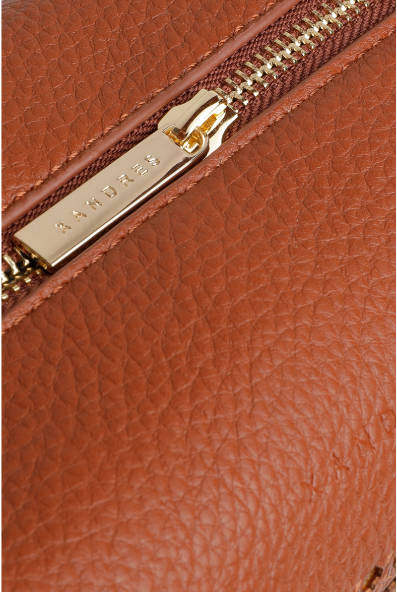 Sac à bandoulière avec perforation en rotin