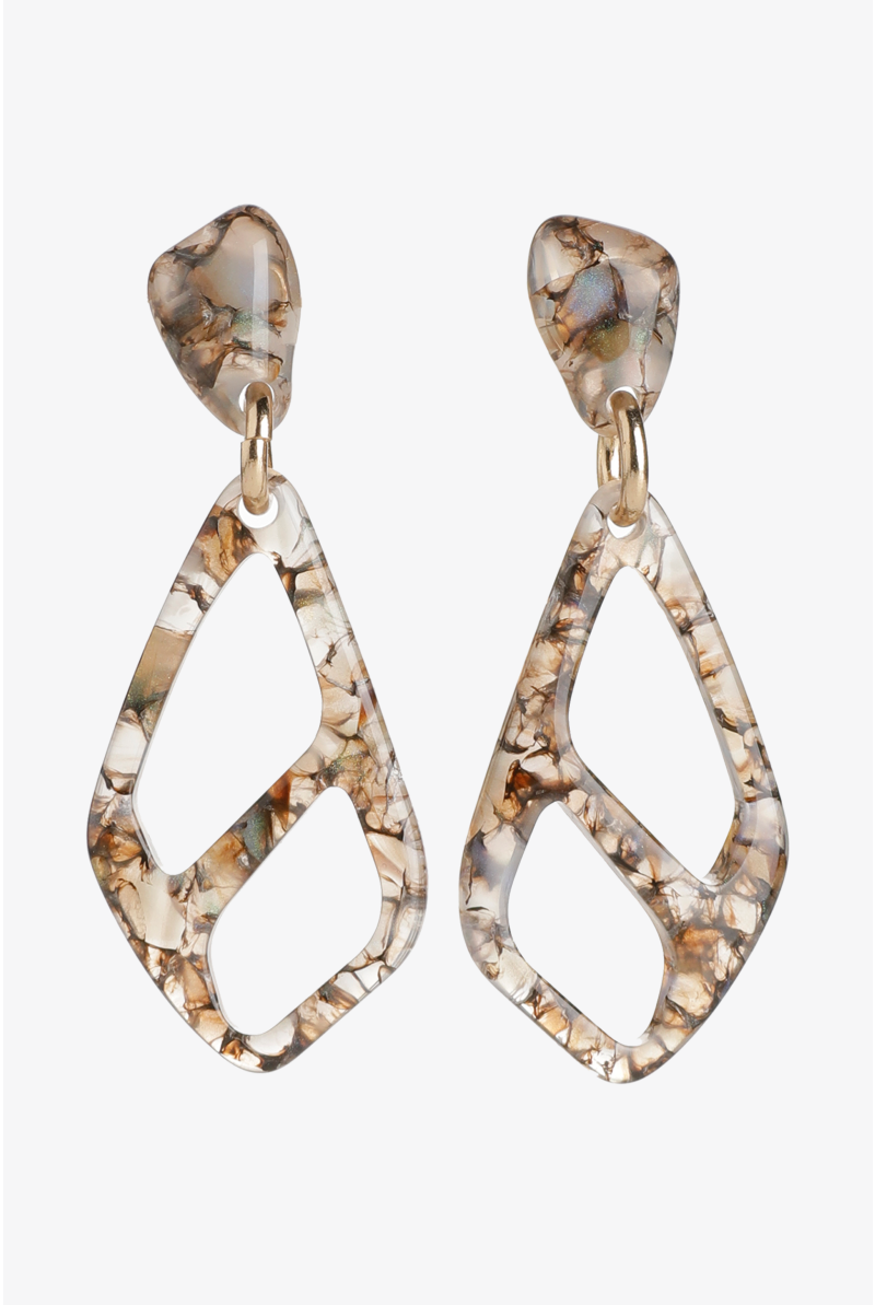 Earrings with a striking pendant