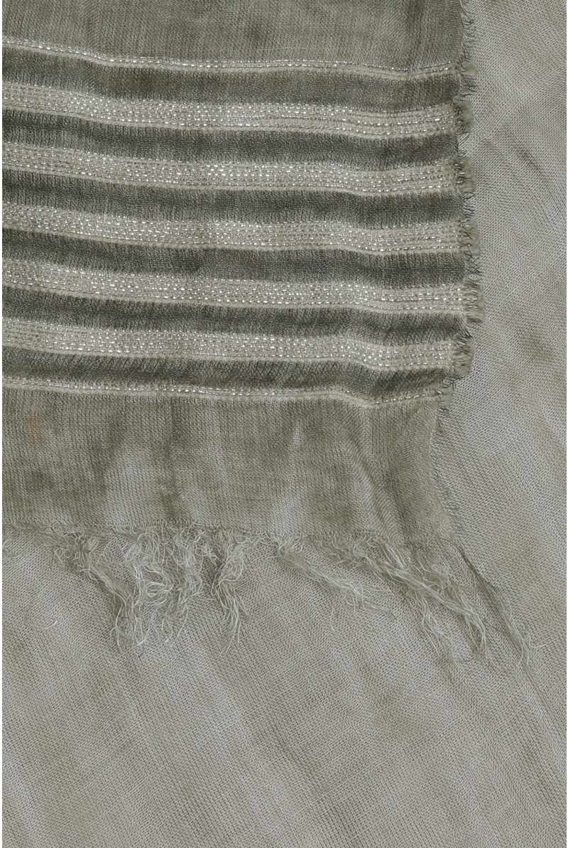 Kalt gefärbter Schal