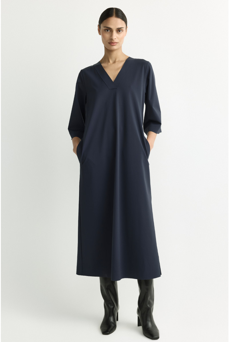 Langes Kleid mit V-Ausschnitt