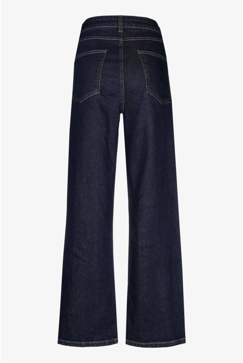 Jeans with scarf