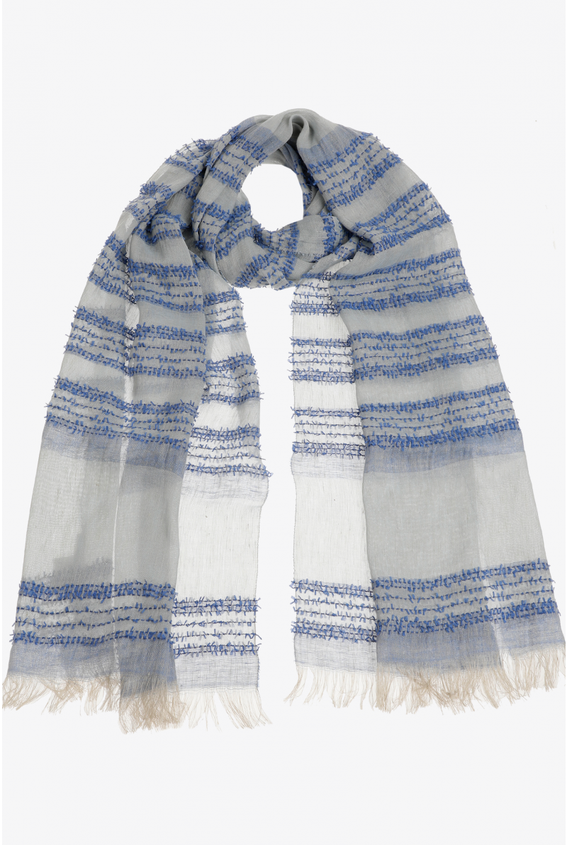 Summer scarf with soft fringes