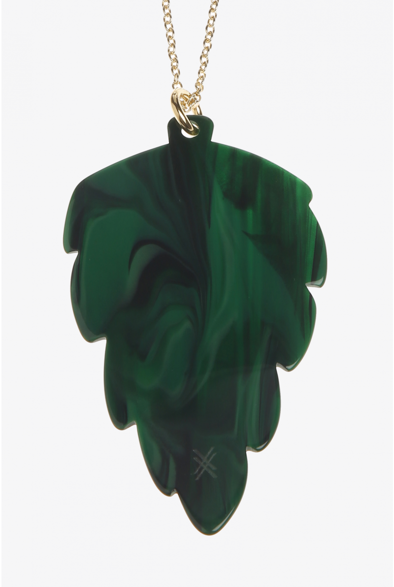 Long collier avec pendentif fantaisie vert