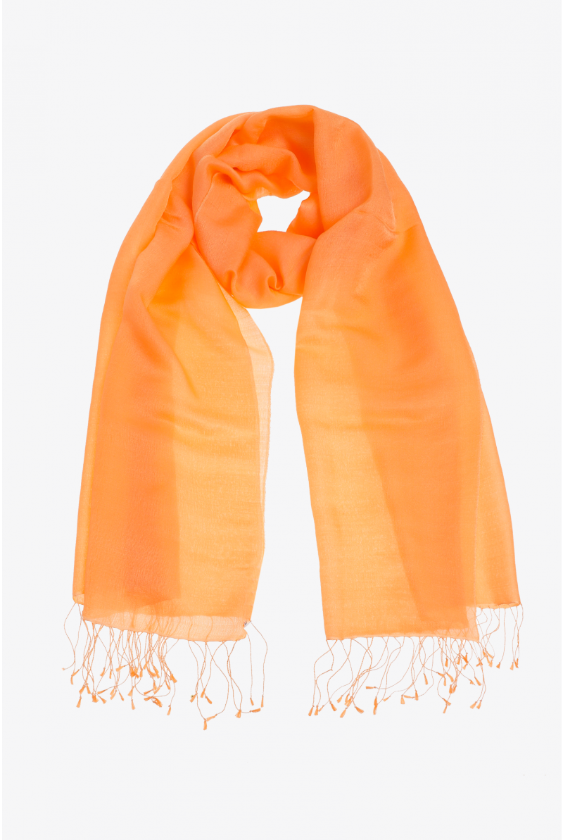 Summer scarf with fringes
