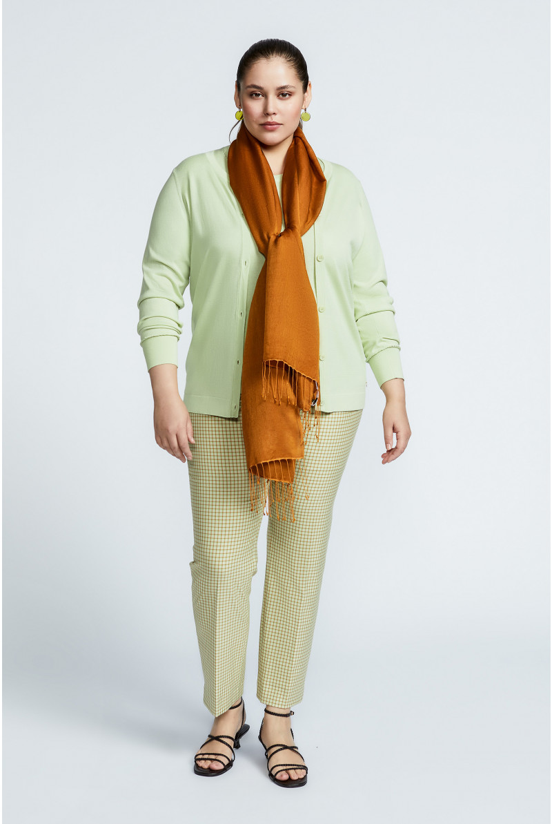 Trousers with elastic