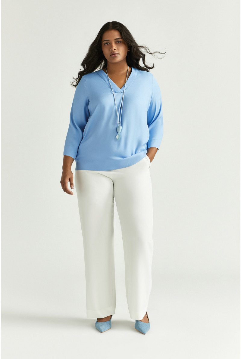 Soepelvallende blouse met V-hals
