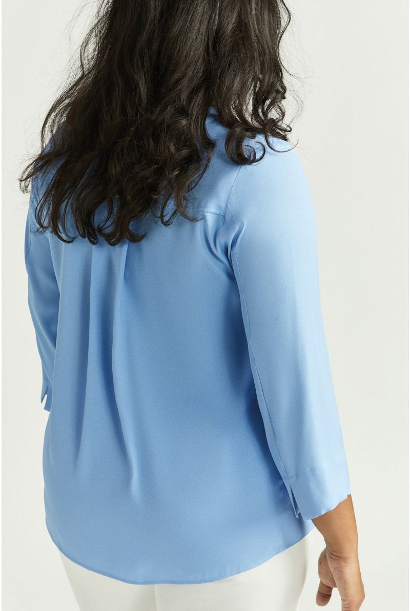 Soepelvallende blouse met V-hals
