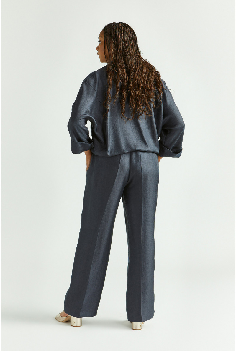 Glanzende broek met wijde pijpen
