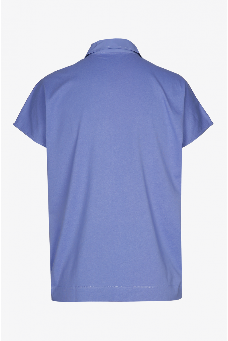 Lavender-coloured polo shirt with buttons