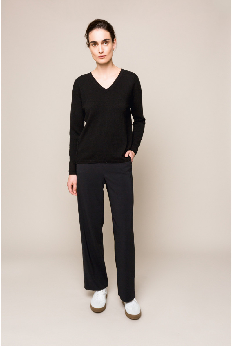 Black loose-fitting trousers