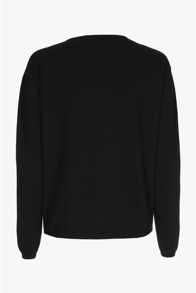 Black cashmere jumper with a round neck