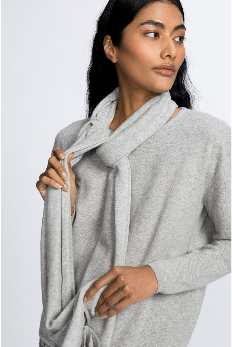 Grijze cashmere pull met ronde hals