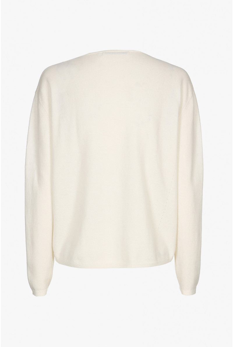 White cashmere jumper with a round neck