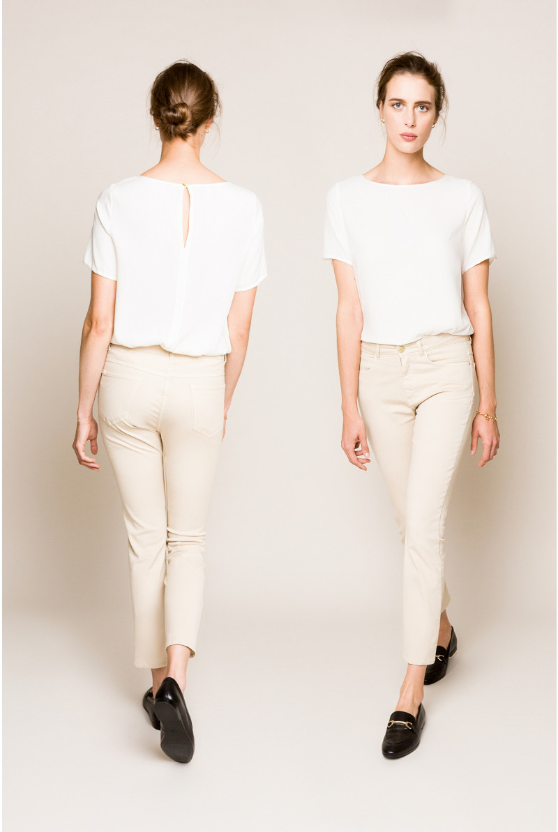 Jean beige à coupe ajustée