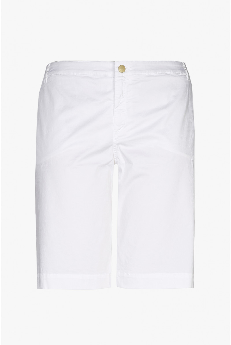 Witte damesshort met aansluitende fit