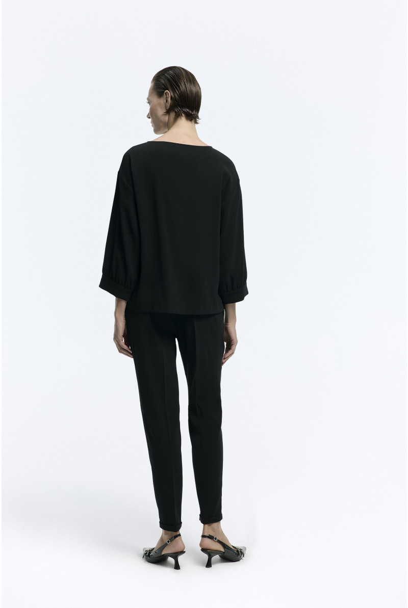 Blouse with loose sleeves