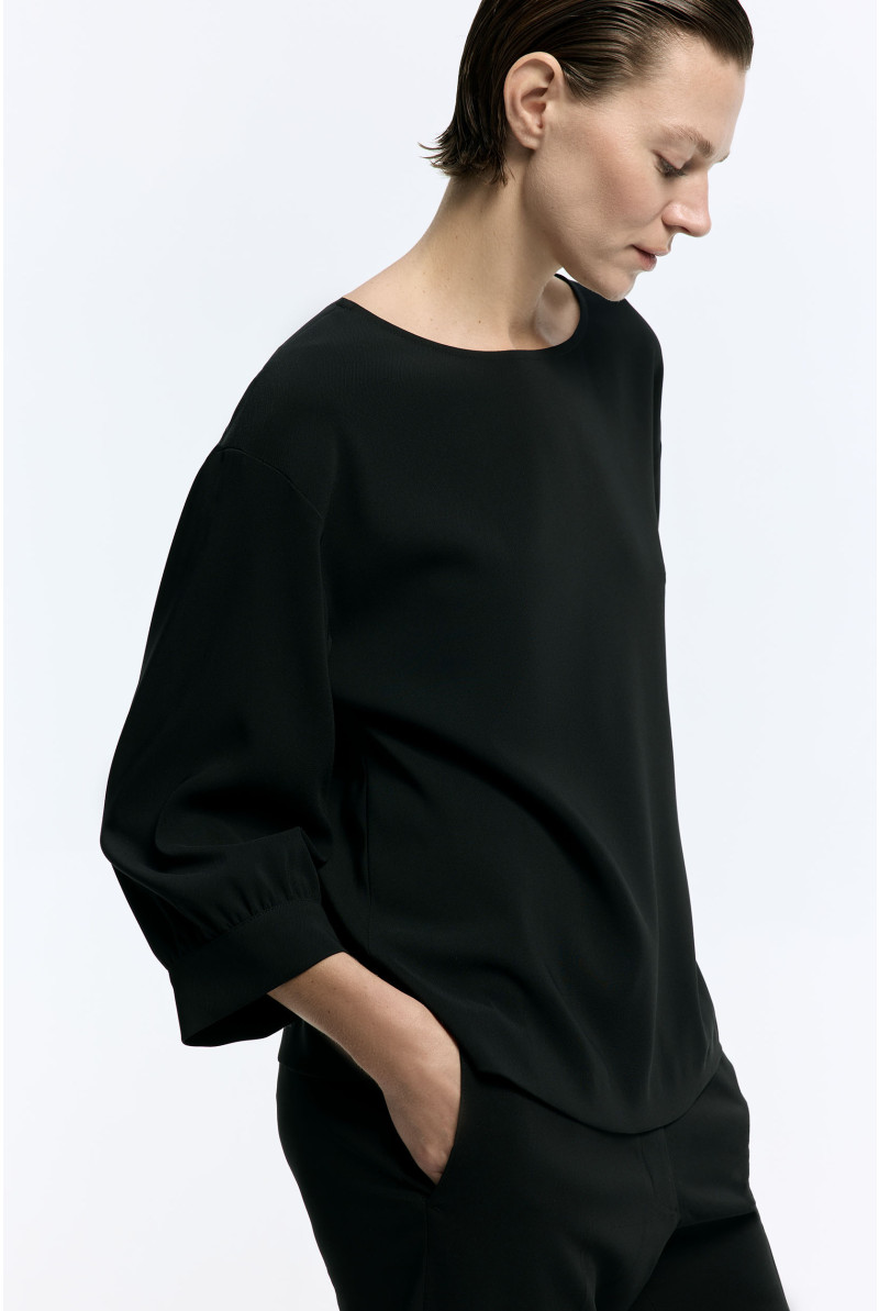Bluse mit weiten Ärmeln