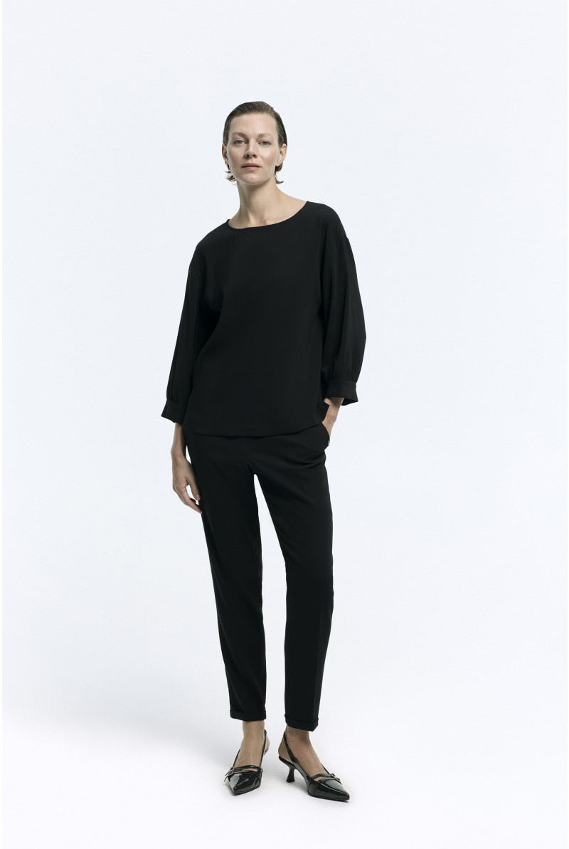 Blouse with loose sleeves