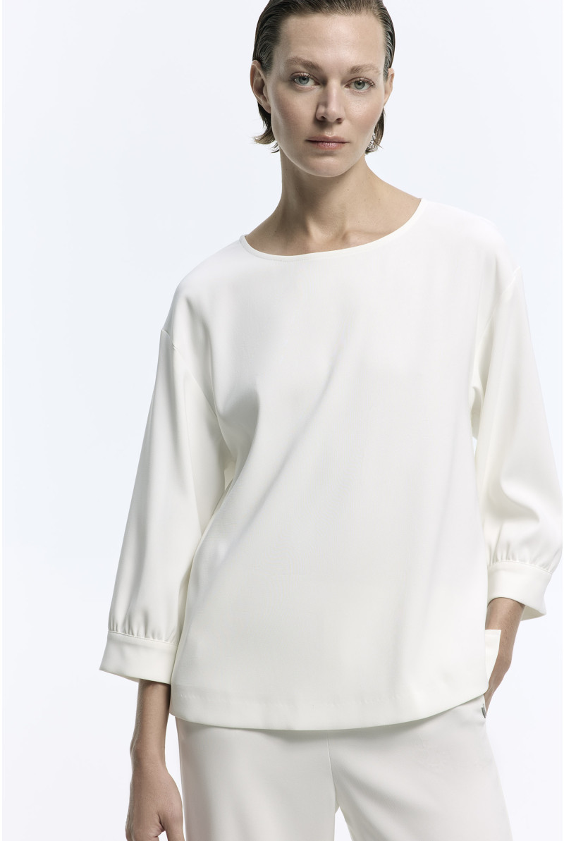 Blouse with loose sleeves
