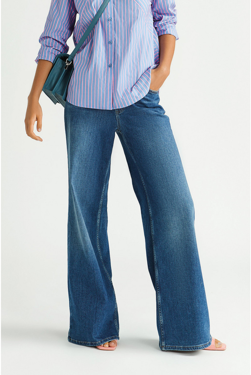 Sommerliche Jeansschlaghose