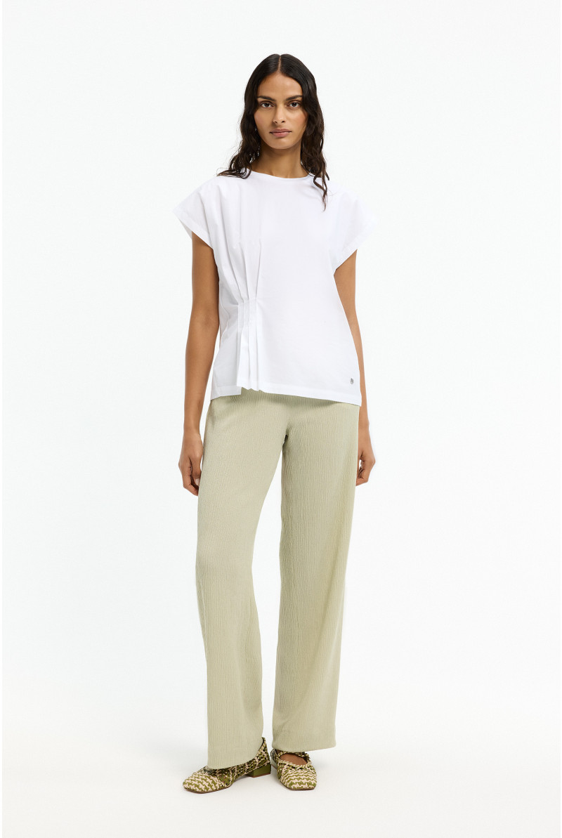T-shirt with eye-catching pleats 