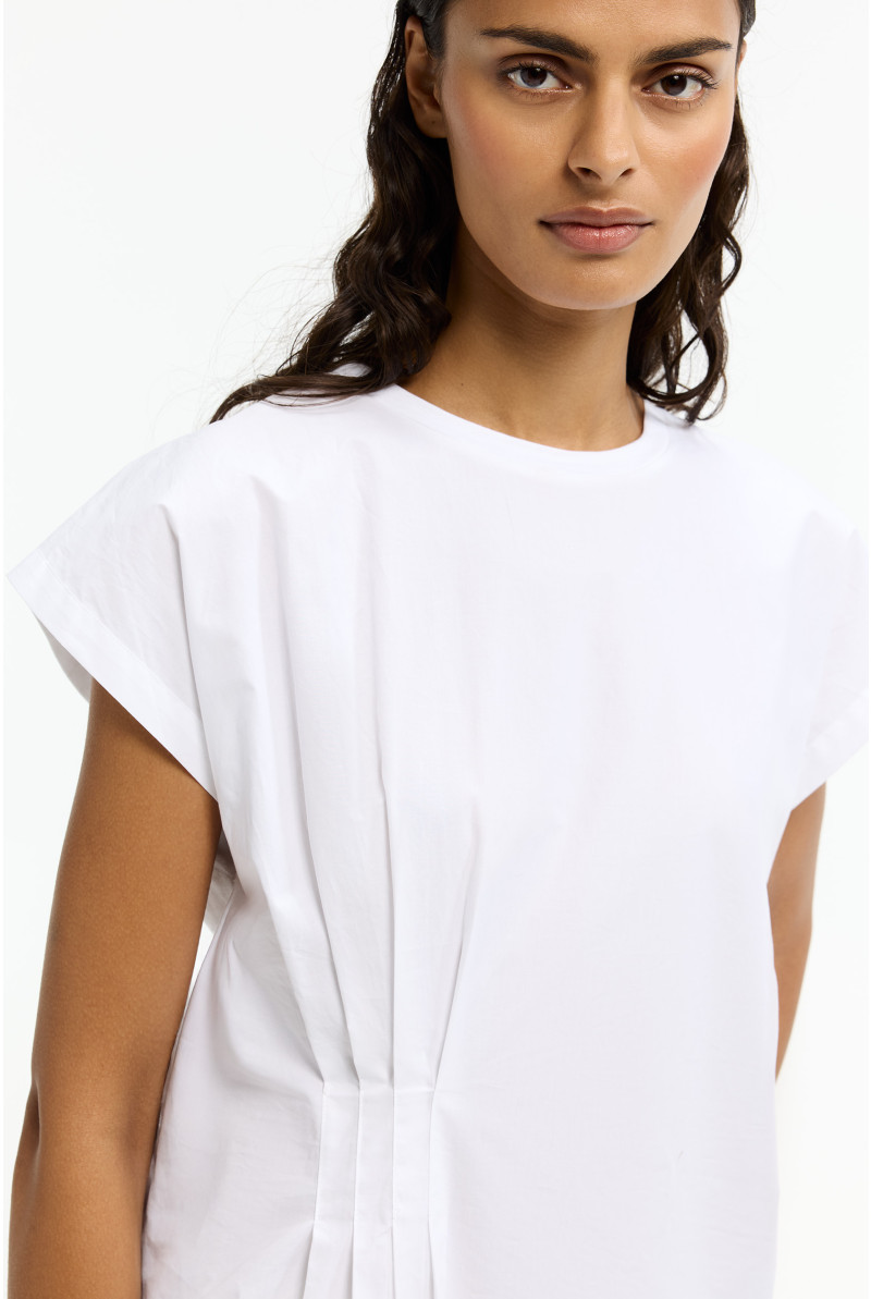 T-shirt with eye-catching pleats 