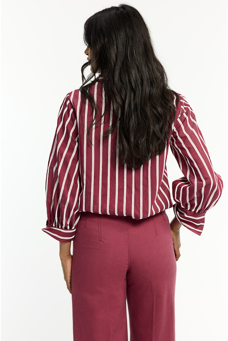 Pantalon moderne aux jambes larges