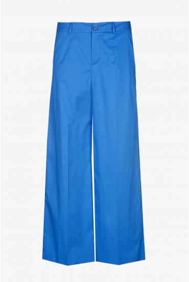 Trousers with wide legs