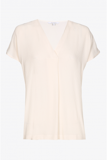 T-shirt with a feminine V-neck