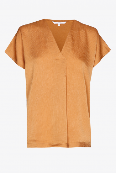 T-shirt with a feminine V-neck