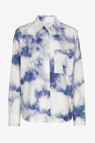 Blauw-witte blouse met tie dye-print